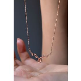Papatya Silver 925 Ayar Gümüş Rose Kaplama Sarmaşık Dallı Kristal Kelebek Kolye