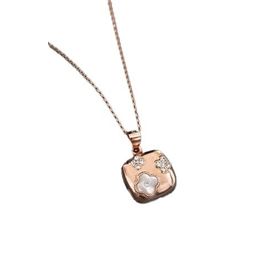Papatya Silver 925 Ayar Gümüş Rose Kaplama Zirkon Sedef Taşlı Yonca Desenli Kare Tasarım Kolye