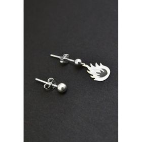 Papatya Silver 925 Ayar Rodyum Kaplama Alev Model Çivili Kadın Top Gümüş Küpe