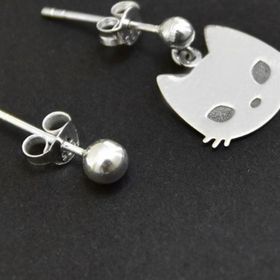 Papatya Silver 925 Ayar Rodyum Kaplama Kedi Model Çivili Top Kadın Gümüş Küpe