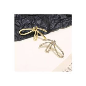 Pelin Aksesuar Gold ve Taşlı Fiyonk Asimetrik Küpe
