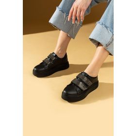 Pembe Potin 001-8282-24S Çift Bant Taş Detaylı Kalın Taban Siyah Kadın Sneaker