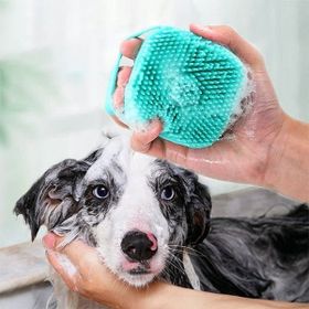 Petzz Yeşil 8.4x6x8.4 cm Hazneli Silikon Kedi ve Köpek Banyo Şampuan Fırçası