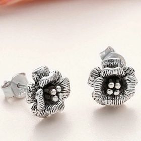 Pilelistore Gümüş Çivili Gül Kadın Küpe
