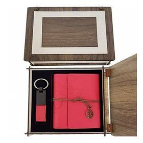 Pilelistore Özel Ahşap Kutulu Kırmızı Deri Defter ve Anahtarlık Set