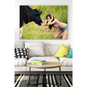 Postermanya Inek Ve Kız Eğlenceli Mizahi 40x60 cm Poster