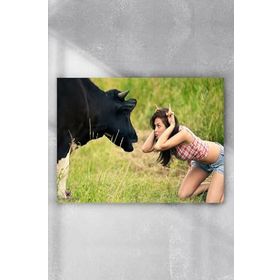Postermanya Inek Ve Kız Eğlenceli Mizahi 80x115 cm Poster