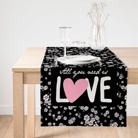 Realhomes Beyaz Çiçekler Love Desenli Dekoratif Süet Runner