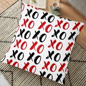 RealHomes Beyaz Zeminde Xo Tasarımlı Dijital Baskılı Dekoratif 70x70 cm Yer Minderi