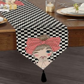 RealHomes Fashion Girl Dijital Baskılı Özel Tasarım Püsküllü Şönil Üçgen Runner
