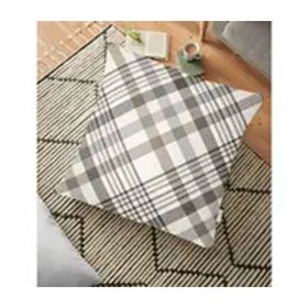 RealHomes Gri Krem Ekose Desenli Dijital Baskılı Dekoratif 70x70 cm Yer Minderi