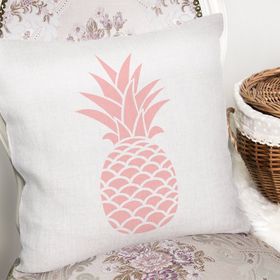 RealHomes K3404 Beyaz Zeminde Pembe Ananas Tasarımlı Dijital Baskılı Kırlent Kılıfı