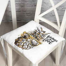 RealHomes P3220 Beyaz Zeminde 3D Ananas Özel Tasarımlı Pofidik Sandalye Minderi