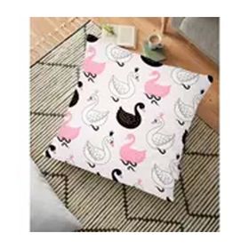 RealHomes Pembe Zeminli Kuğu Resimli Dijital Baskılı 70x70 cm Yer Minderi
