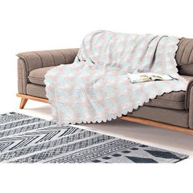 Realhomes Renkli Zemin Üzerinde Beyaz Ve Pembe Yaprak Motifli Süet Runner
