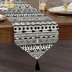 Realhomes Siyah Beyaz Dekoratif African Motifli Modern Özel Tasarım Püsküllü Şönil Üçgen Runner