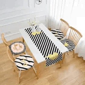 RealHomes Siyah Beyaz Zigzag Zeminli Love Temalı 4 Yuvarlak Pofidik Sandalye Minderi ve 1 Runner Seti