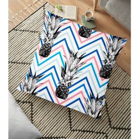RealHomes YER-2362 Zigzag Zeminde Ananaslar Dekoratif 70x70 cm Yer Minderi
