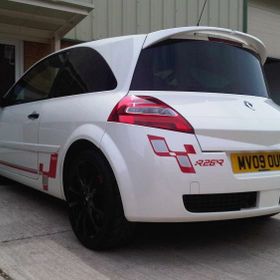 Renault Megane 2 Cam Üstü Spoiler