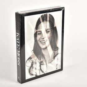 RETROSPEKTIF - NAILE AKINCI