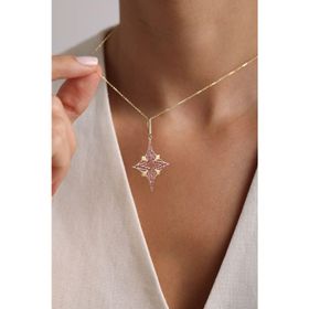 Rubin Taşlı Geo Kutup Yıldızı Kilitli Charm Kolye Ucu