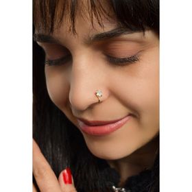 Sacce Scarves&Accessories Mini Yıldız Sıkıştırmalı Hızma Gold Mini Yıldız Sıkıştırmalı Kıkırdak Küpe