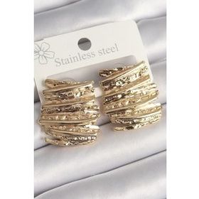 Shoecide Pirinç Gold Renk İşlemeli Kare Plaka Model Kadın Küpe