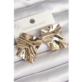 Shoecide Pirinç Gold Renk İşlemeli Kare Plaka Model Kadın Küpe