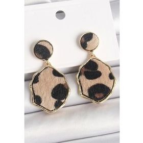 Shoecide Pirinç Gold Renk Sallantı Leopar Desen Plaka Model Kadın Küpe