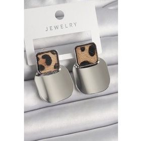 Shoecide Pirinç Gümüş Renk Kare Plaka Leopar Desenli Kadın Küpe