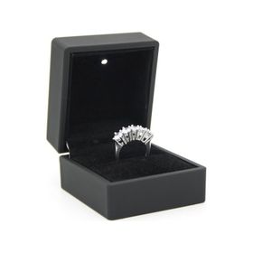 Siyah Ahşap Işıklı Yüzük Takı Kutusu