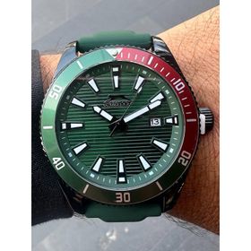 Slazenger 2174 Takvimli 5 Atm Su Geçirmez Silikon Kordon Erkek Kol Saati