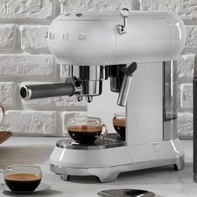 Smeg ECF01WHEU Beyaz Espresso Kahve Makinesi