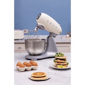 Smeg SMF04 Hamur Yoğurma Makinesi