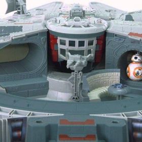 Star Wars Millennium Falcon Aksiyon Figürü