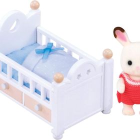 Sylvanian Families 5017 Çikolata Kulaklı Tavşan Bebek ve Yatağı