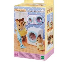 Sylvanian Families ESF5445 Çamaşır Makinesi ve Elektrikli Süpürgeli Aksiyon Figürleri