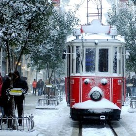 Tablolife Karlı Taksim Tramvayı 35 x 50 cm Kanvas Tablo