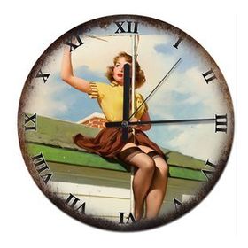 Tablomega Paslı Zeminde Gil Elvgren Akarlı 50x50 cm Duvar Saati