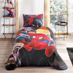 Taç Lisanslı Spiderman In City Yatak Örtüsü