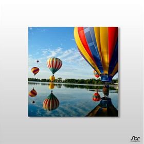 Technopa Balonlar ve Nehir 140x140 cm Kanvas Tablo