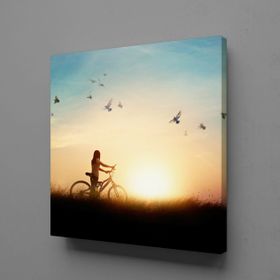 Technopa Bisiklet Süren Kız 100x100 cm Kanvas Tablo