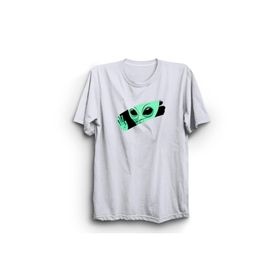 The Fame Alien In The Window Penceredeki Uzaylı Ufo Uzay Beyaz Kadın T-shirt