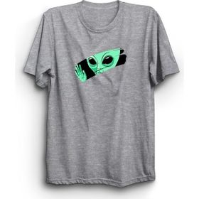 The Fame Alien In The Window Penceredeki Uzaylı Ufo Uzay Gri Kadın T-shirt