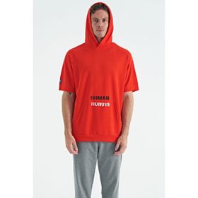 Tommy Life 88195 Aruba Kırmızı Fiesta Kanguru Cepli Yazı Nakışlı Kapüşonlu Erkek T-shirt