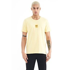 Tommy Life 88210 Sarı Minimal Baskılı O Yaka Standart Kalıp Erkek T-Shirt