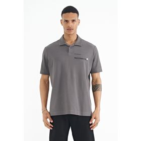 Tommy Life 88236 Koyu Gri Yazı Baskılı Standart Form Polo Yaka Erkek T-shirt
