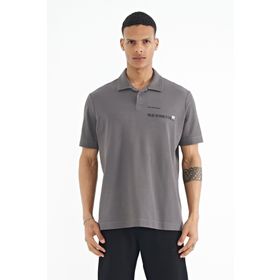 Tommy Life 88236 Koyu Gri Yazı Baskılı Standart Form Polo Yaka Erkek T-shirt