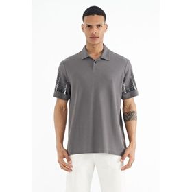 Tommy Life 88240 Koyu Gri Kol Baskı Detaylı Polo Yaka Standart Form Erkek T-shirt