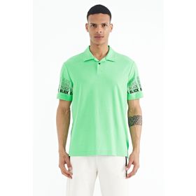 Tommy Life 88240 Su Yeşili Kol Baskı Detaylı Polo Yaka Standart Form Erkek T-shirt